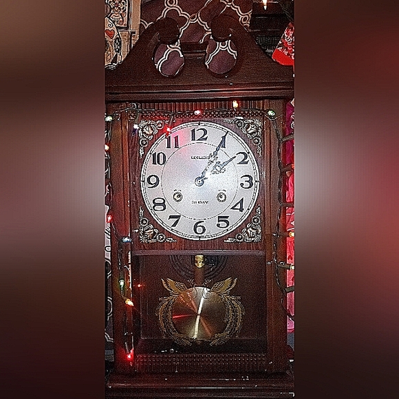 1960z wall/Mantle Clock - Picture 1 of 4